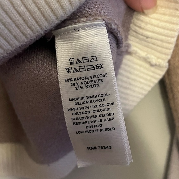 Tahari women’s crew neck lilac brown cream  checkered long sleeve sweater. XL. - Picture 3 of 4